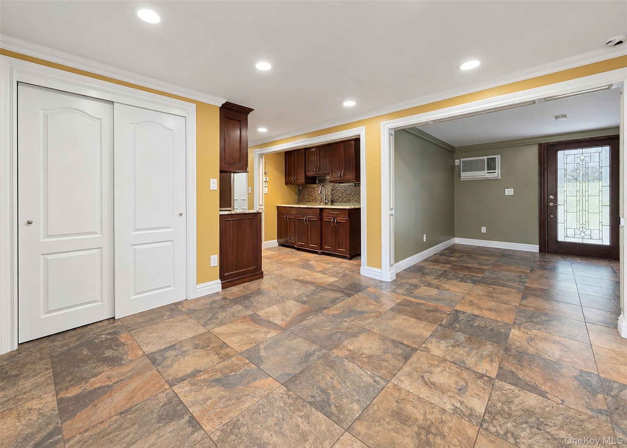 685 Carlls Path – For Sale photo 16