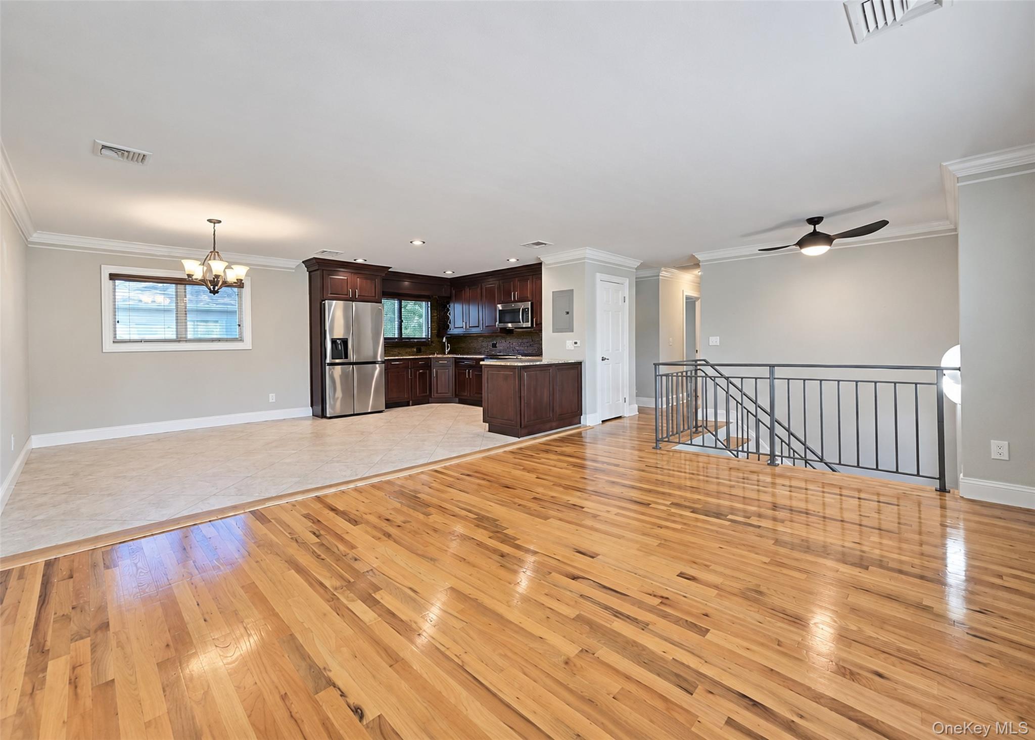 685 Carlls Path – For Sale photo 9