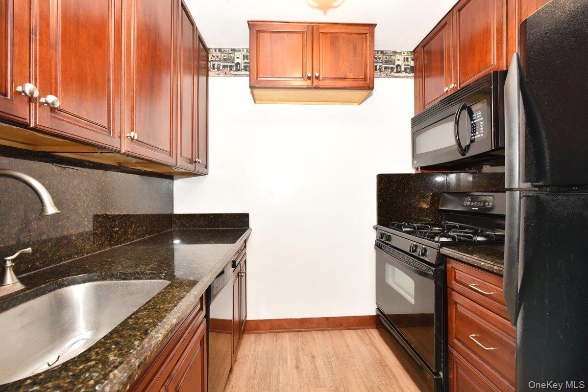 3 Birchwood Court, Unit 4B photo 5