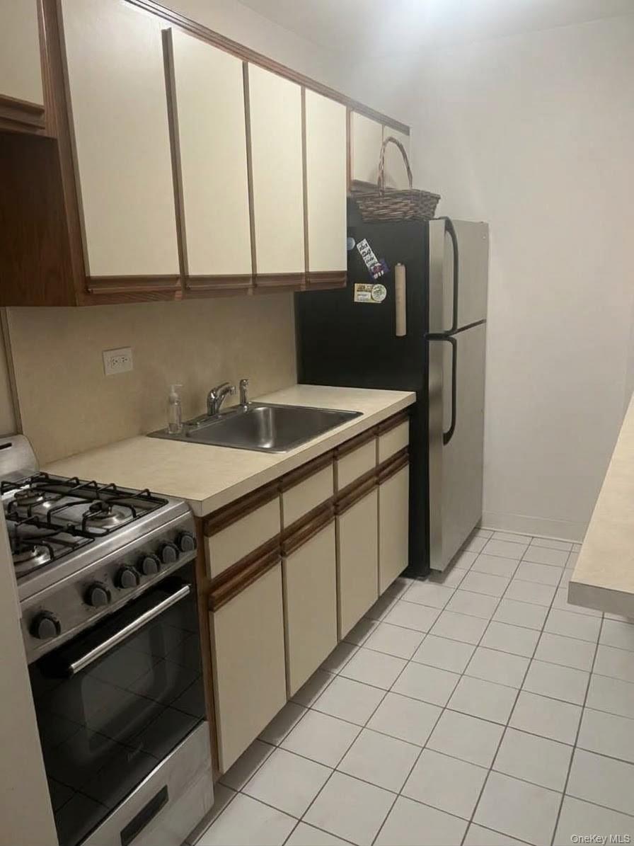 84-20 153rd Avenue, Unit 6F photo 2