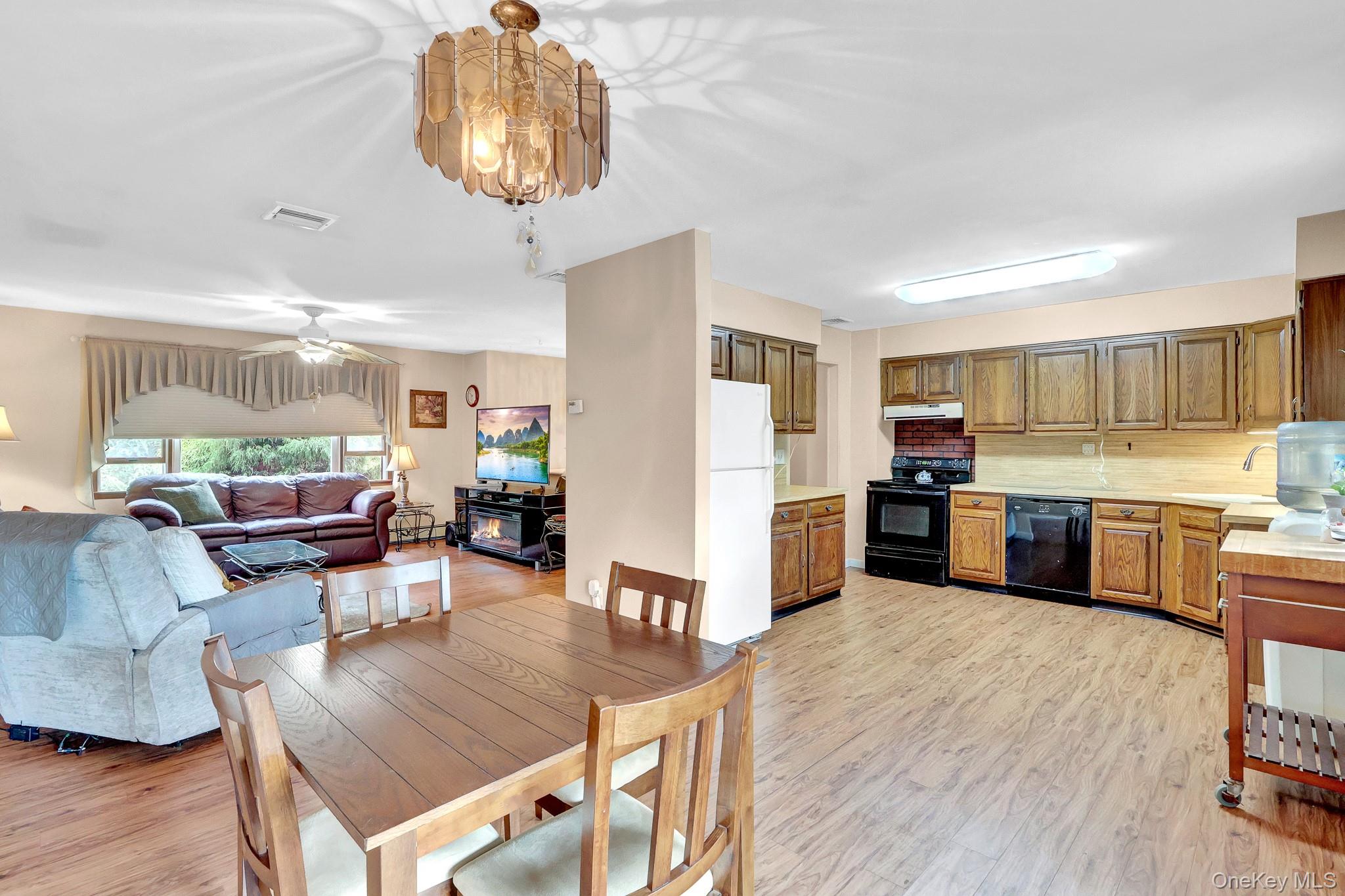 208 Raider Street – For Sale photo 8