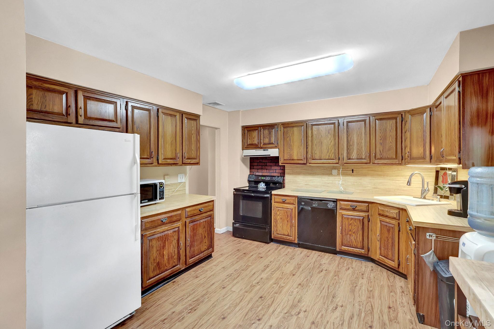 208 Raider Street – For Sale photo 9