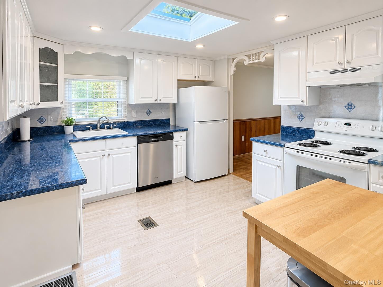 525 Riverleigh Avenue, Unit 102 photo 5