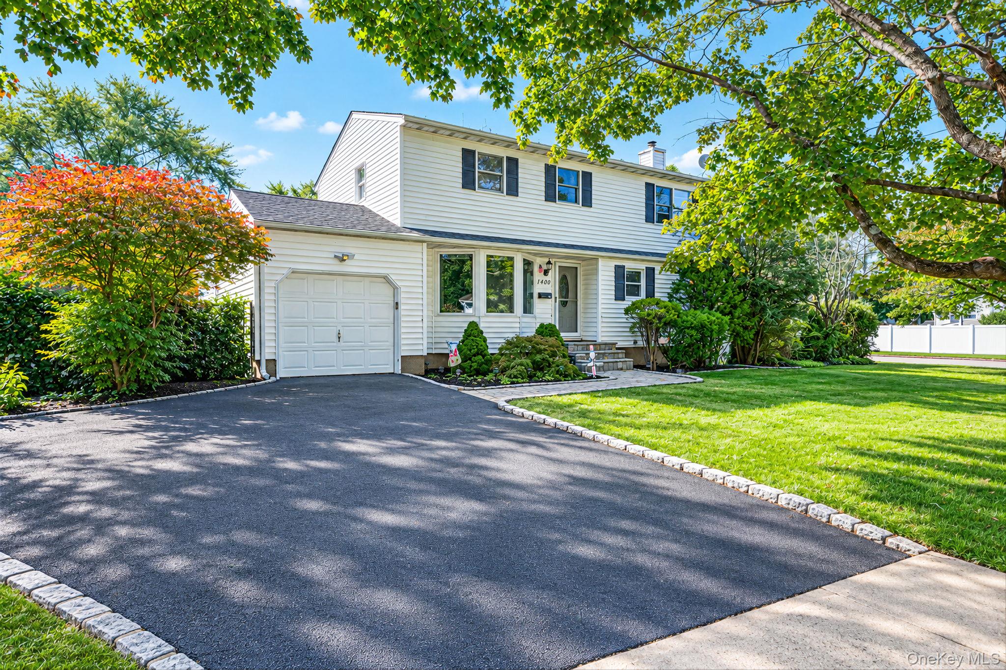 1400 Wave Avenue – For Sale