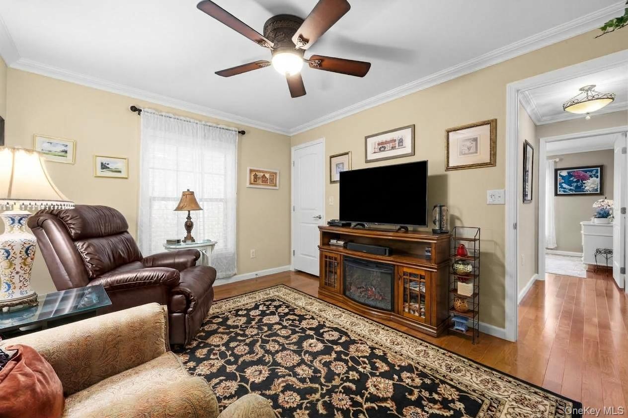 1661 Old Country Road, Unit 560 photo 26