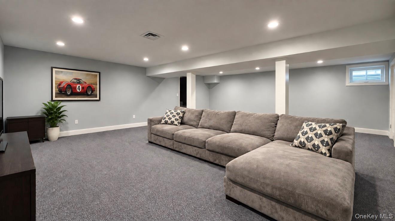 22 5th Avenue – For Sale photo 18