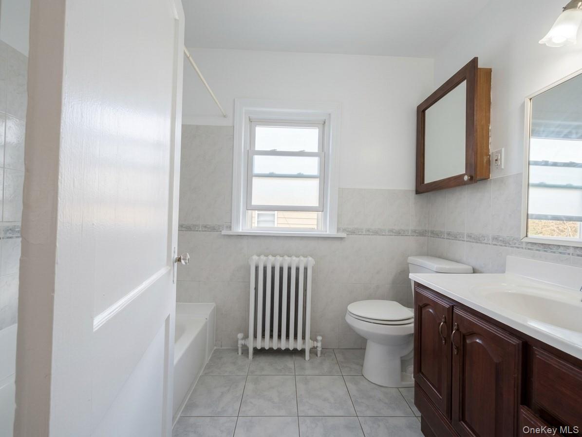 122 Greenvale Avenue, Unit Apt #2 photo 11