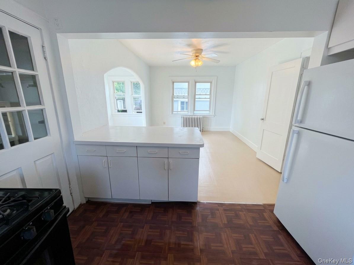 122 Greenvale Avenue, Unit Apt #2 photo 2