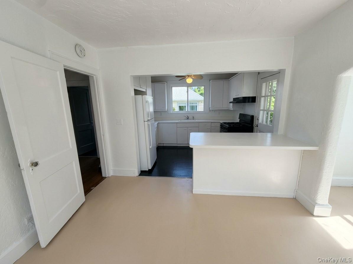 122 Greenvale Avenue, Unit Apt #2 photo 5
