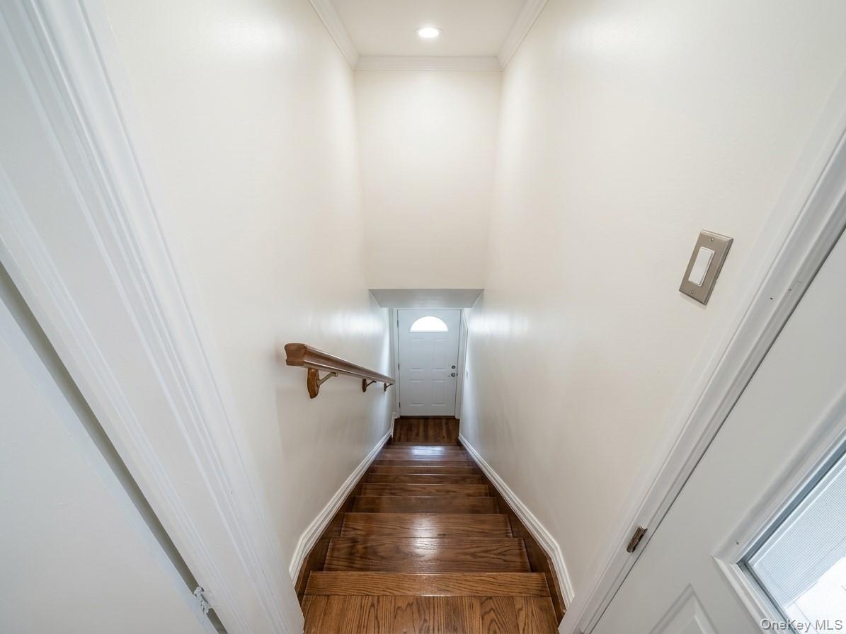 122 Greenvale Avenue, Unit Apt #2 photo 14