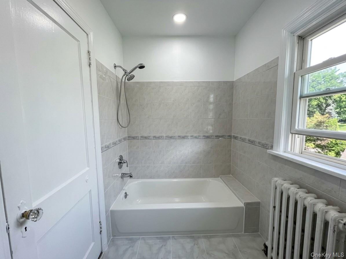 122 Greenvale Avenue, Unit Apt #2 photo 13