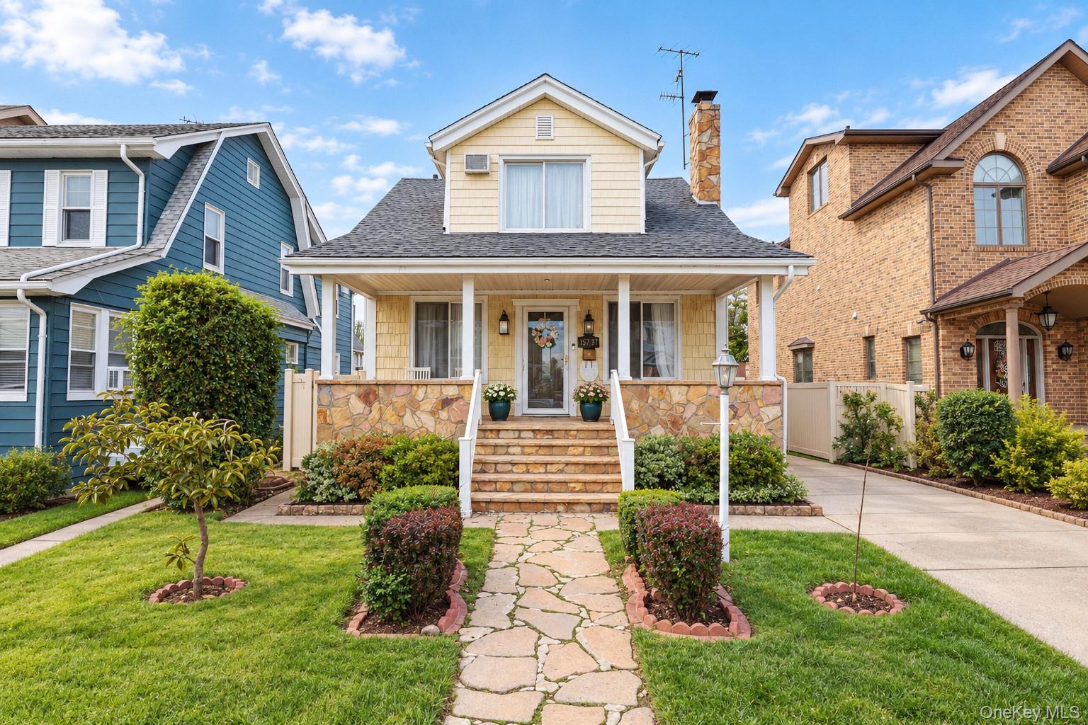 15737 12th Avenue – For Sale