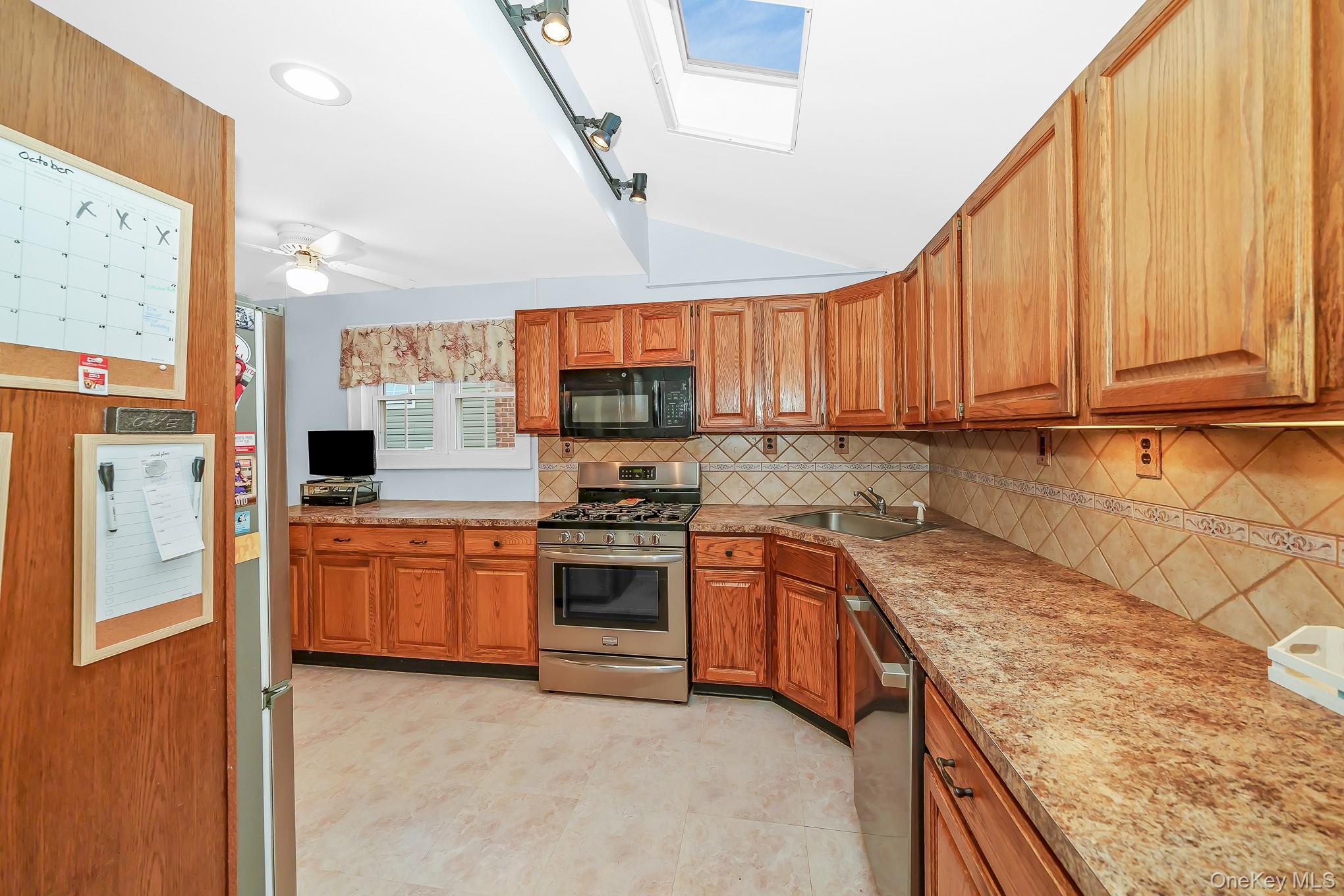 209 Claxton Avenue – For Sale photo 7