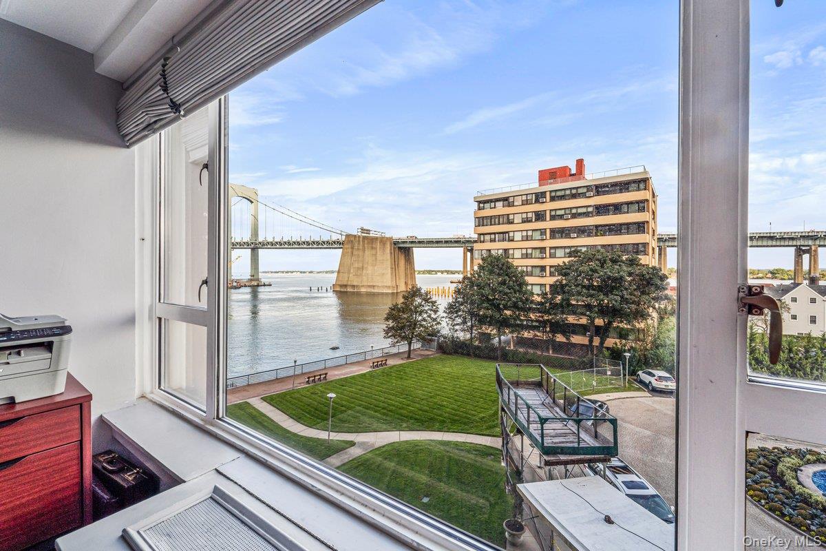 166-25 Powells Cove Boulevard, Unit 4L photo 21
