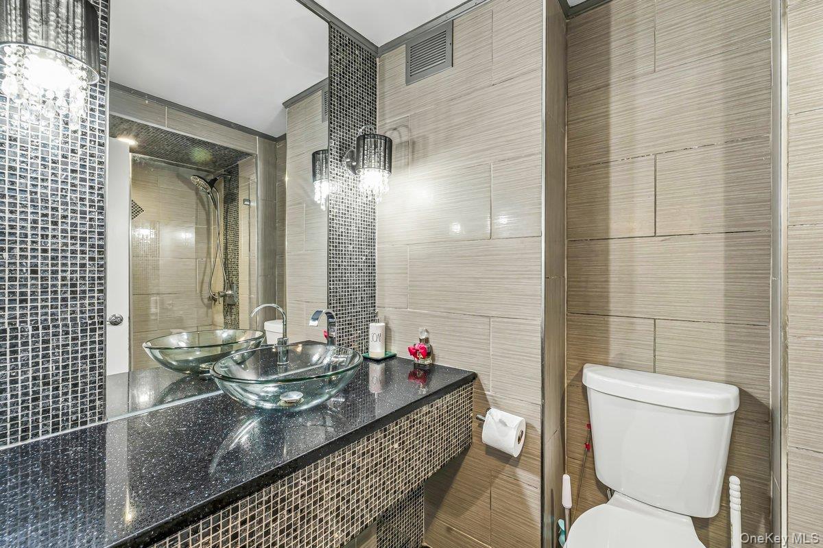 166-25 Powells Cove Boulevard, Unit 4L photo 18