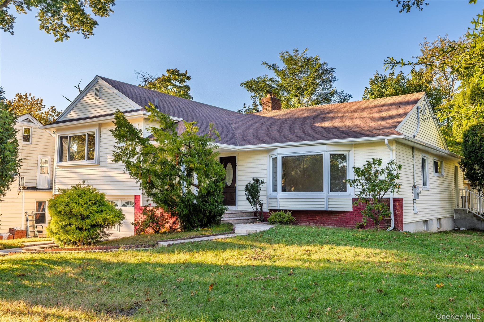 21 Oxford Boulevard – For Sale