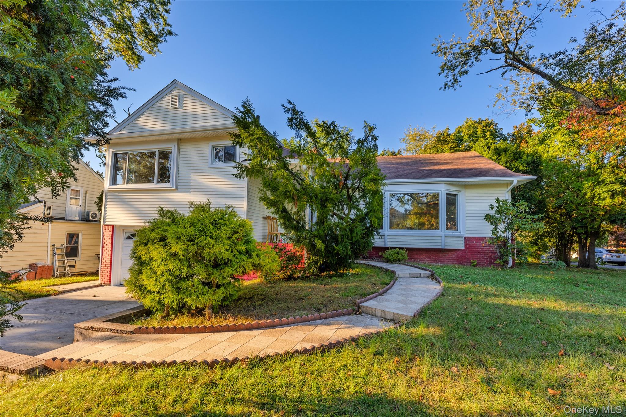 21 Oxford Boulevard – For Sale photo 2