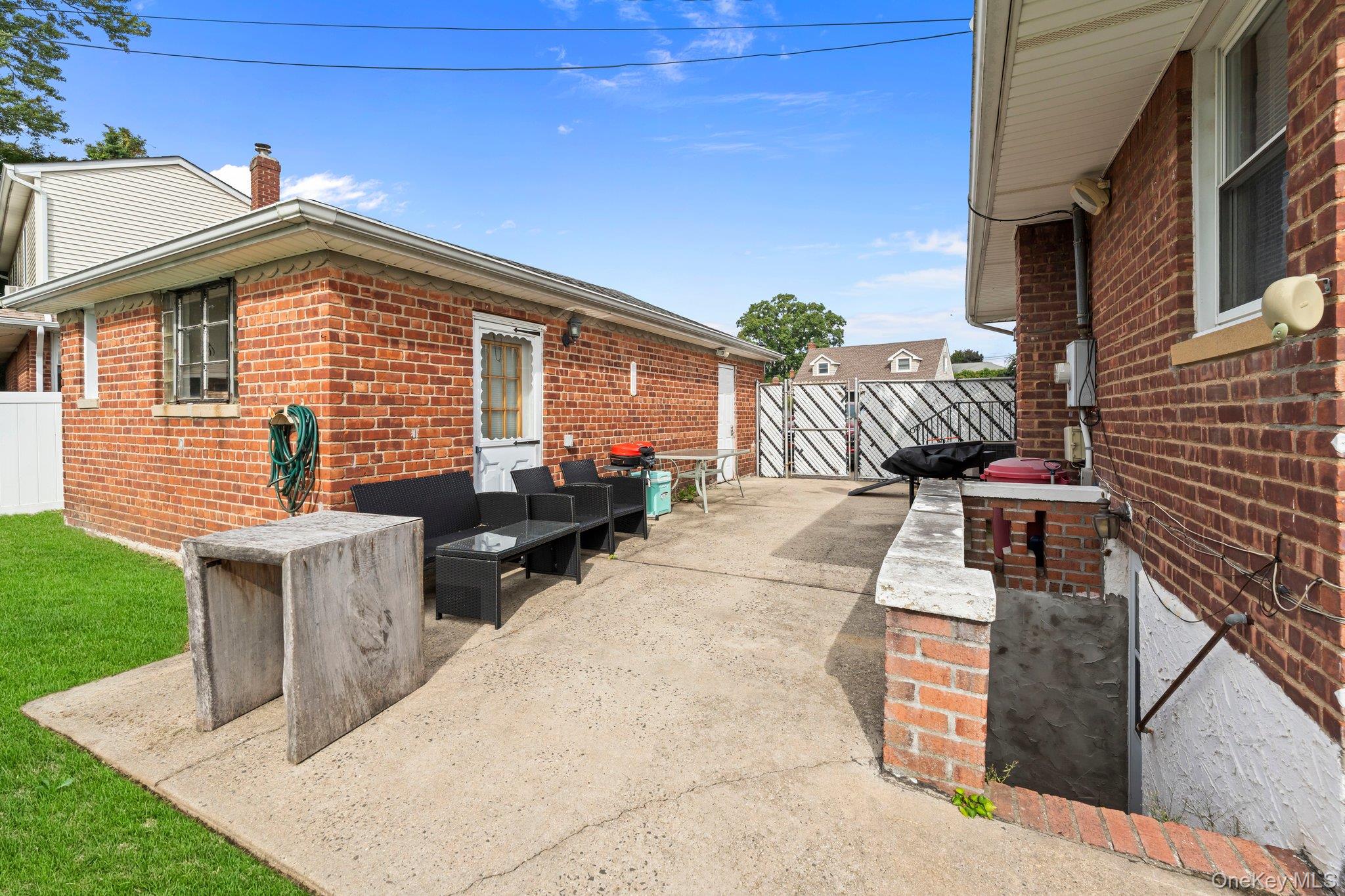 3866 Drake Street – For Sale photo 3
