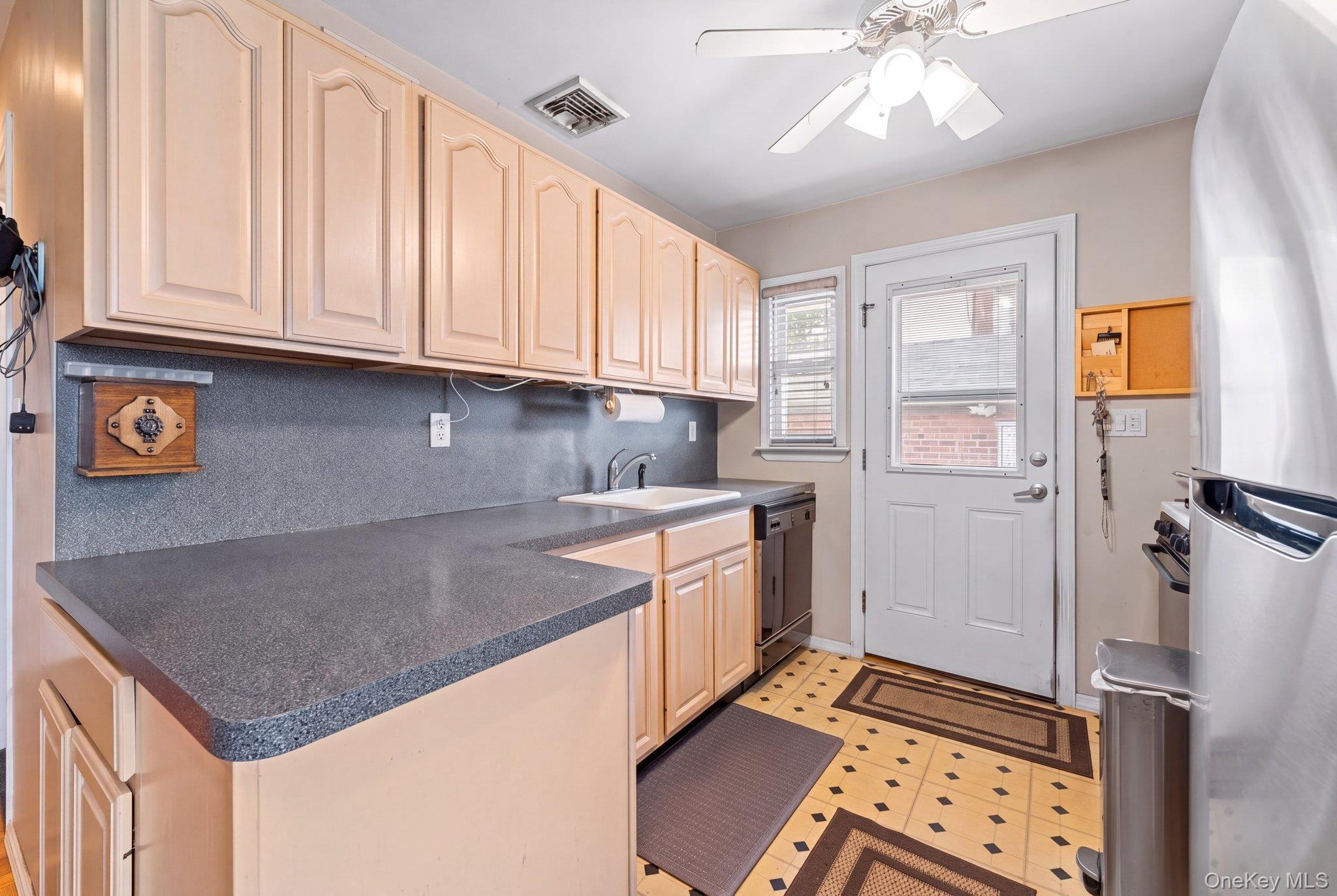 3866 Drake Street – For Sale photo 22