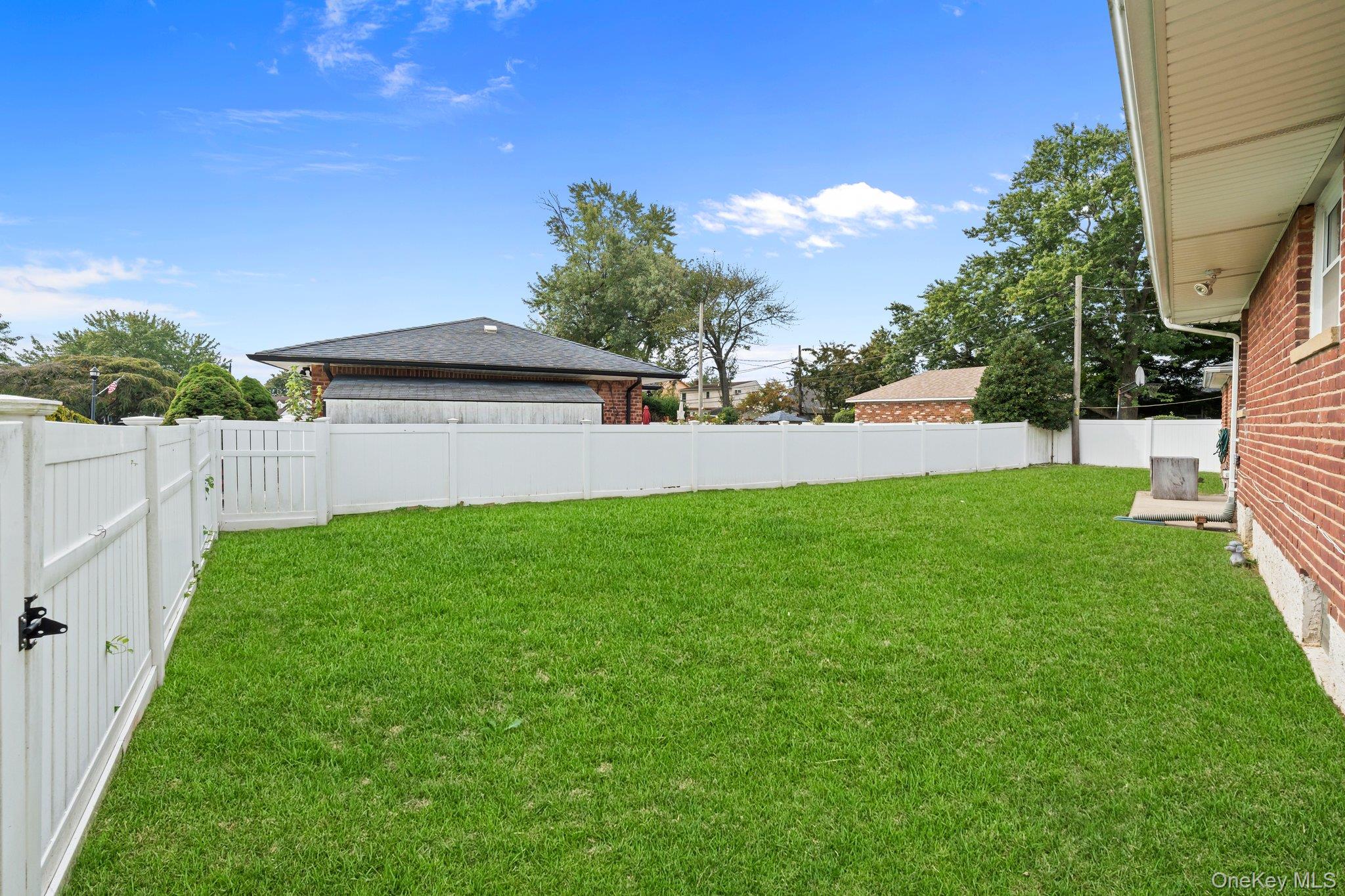 3866 Drake Street – For Sale photo 4
