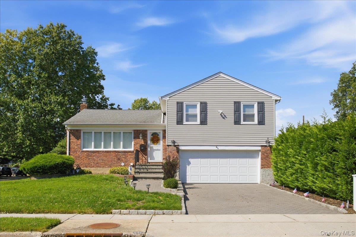 840 Carolyn Court – For Sale