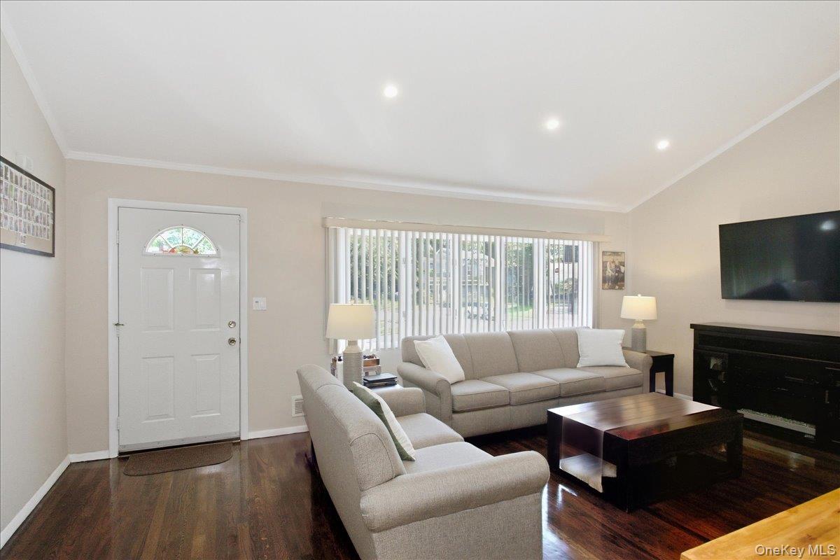 840 Carolyn Court – For Sale photo 4