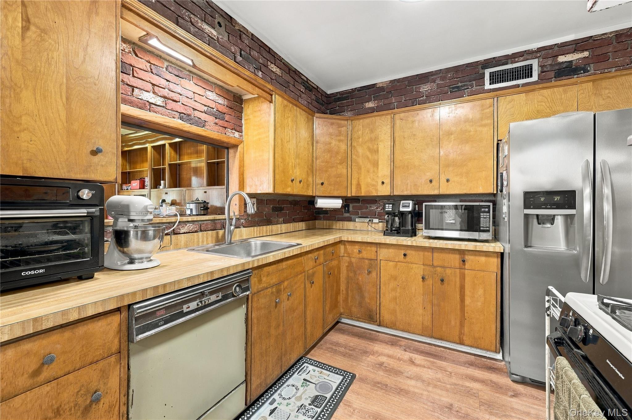 201 Hempstead Avenue – For Sale photo 8
