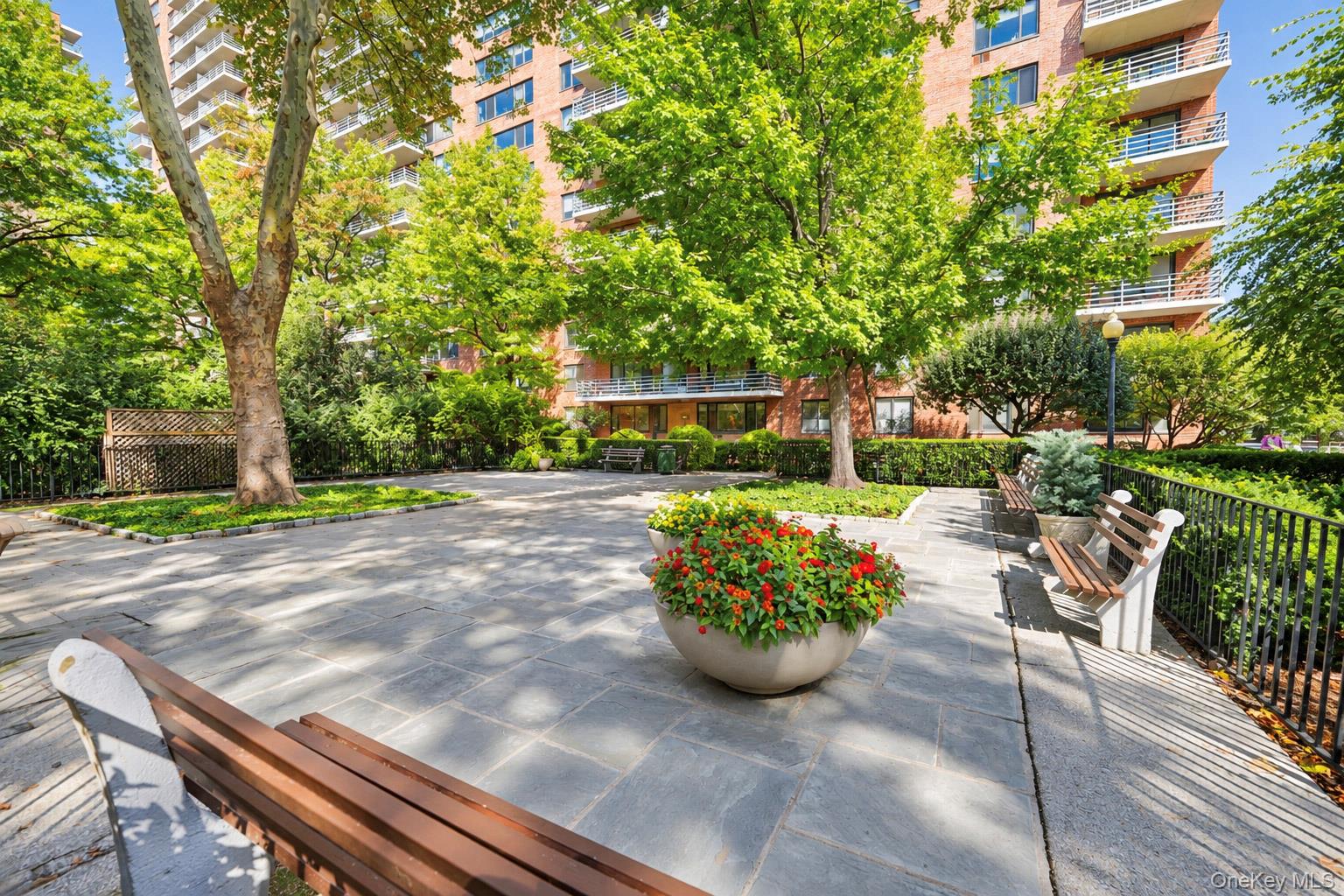 392 Central Park W, Unit 2R photo 27