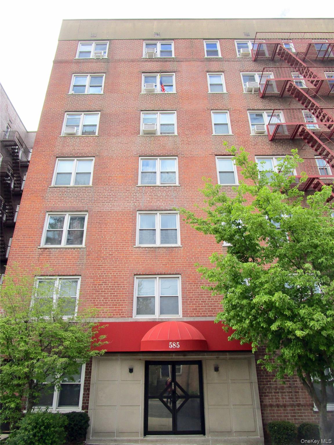 585 Mclean Avenue, Unit 2A photo 29