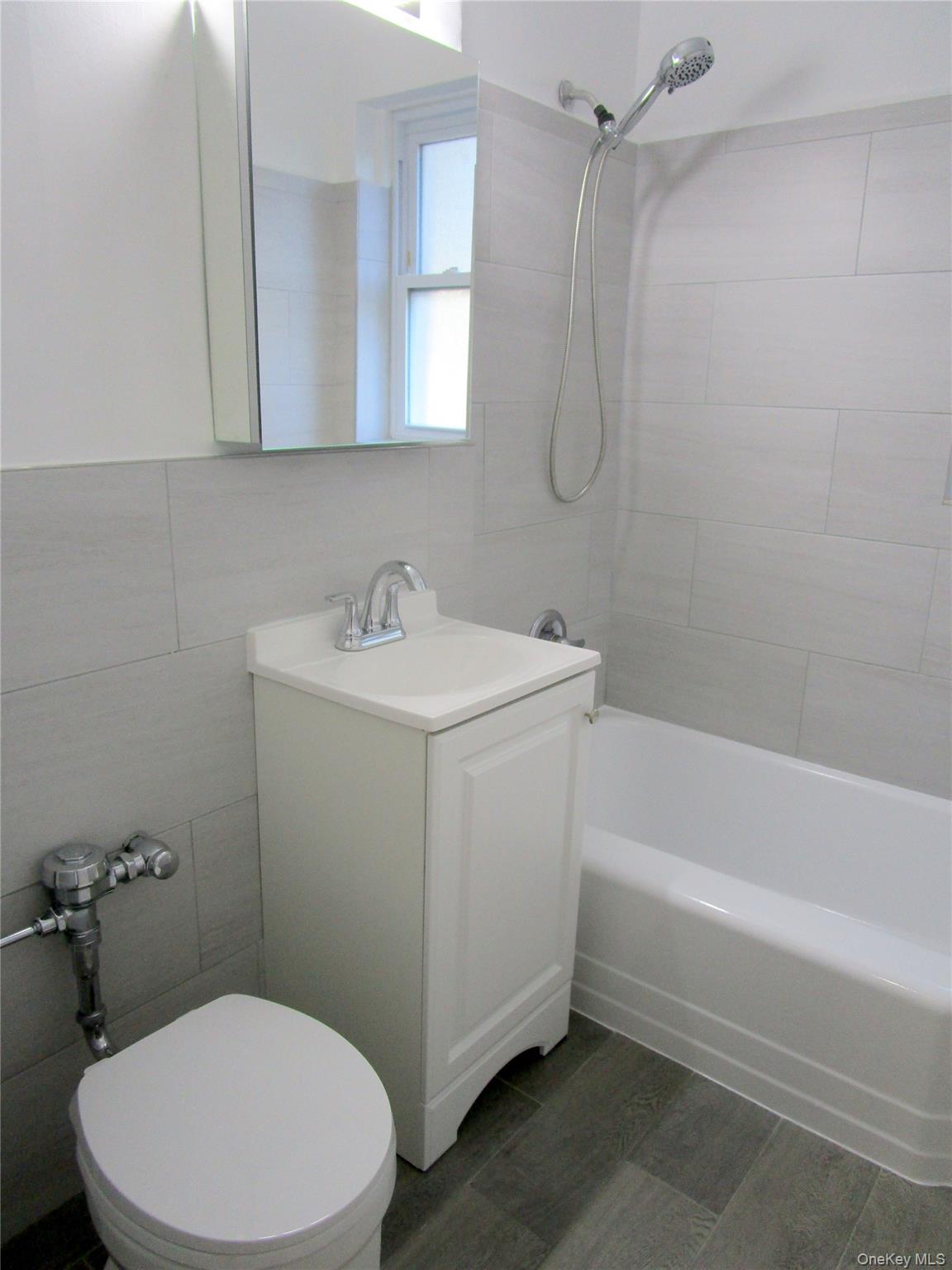 585 Mclean Avenue, Unit 2A photo 21