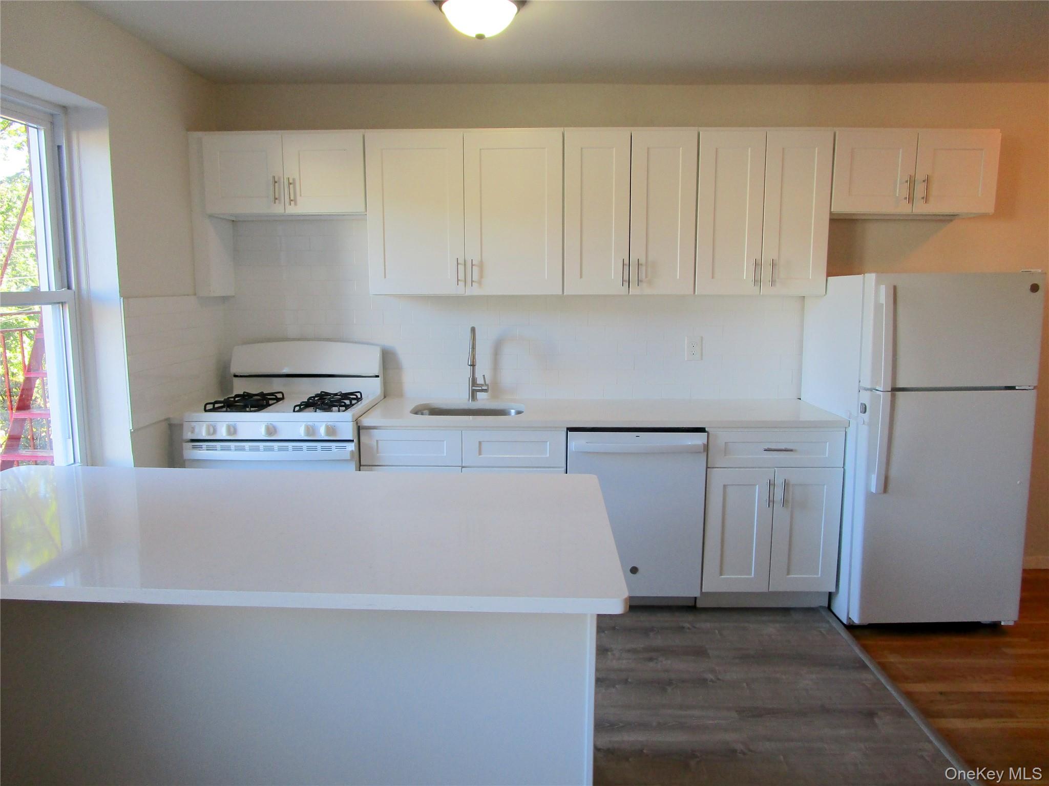 585 Mclean Avenue, Unit 2A photo 9