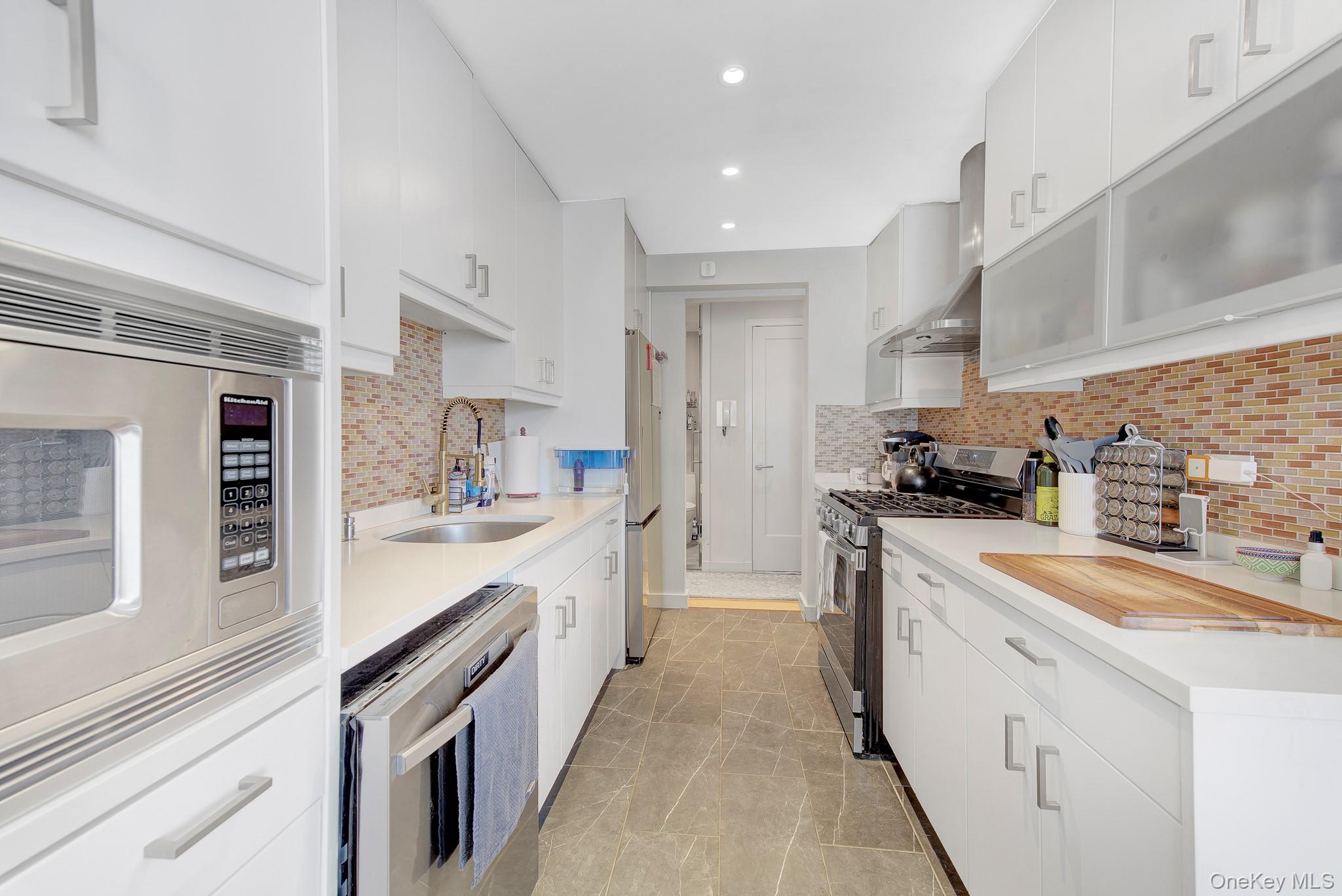 54-44 Little Neck Parkway, Unit 4T photo 11