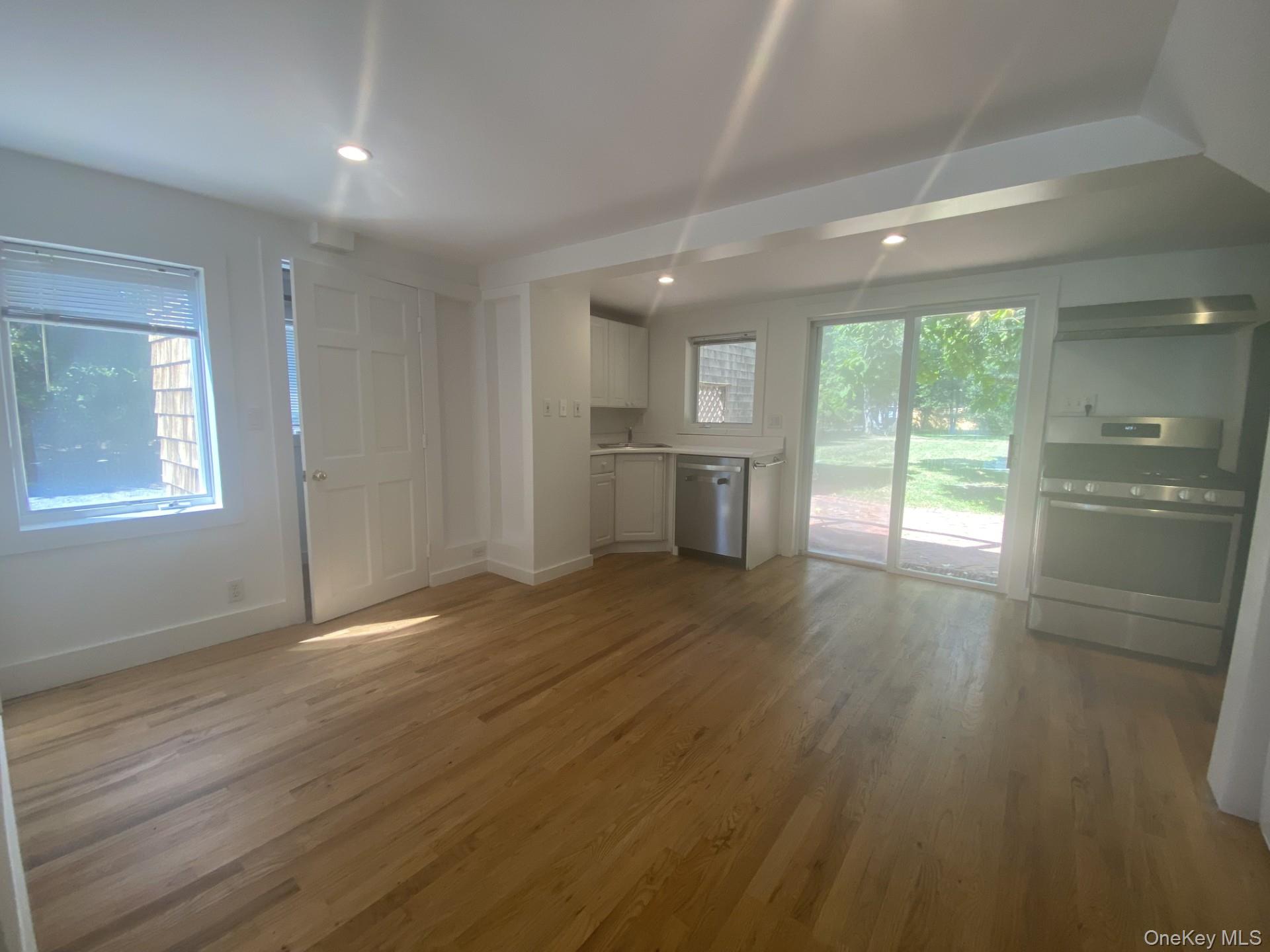 14 B Franklin Ave – For Rent photo 6