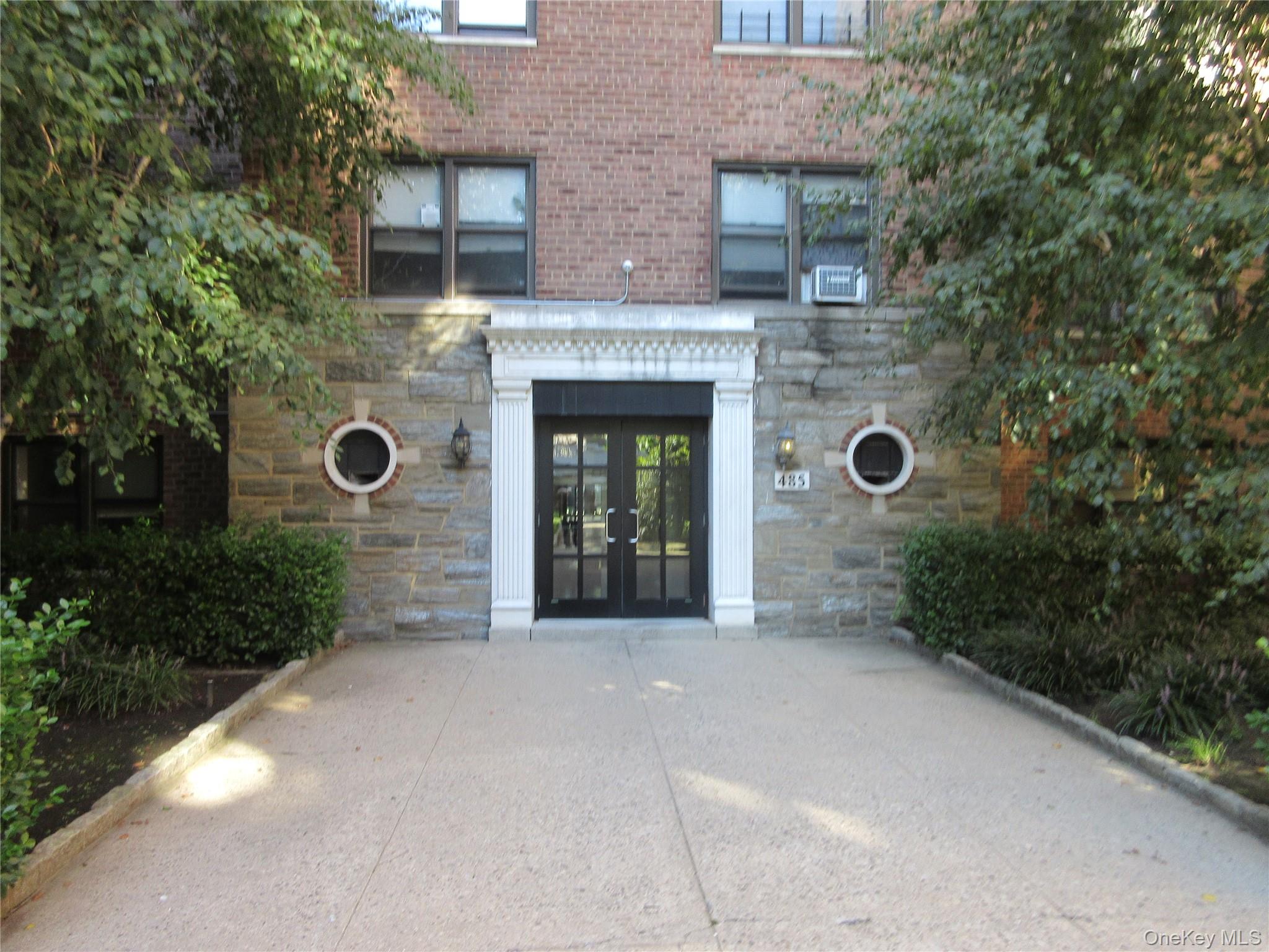 485 East Lincoln Avenue, Unit 212 photo 2