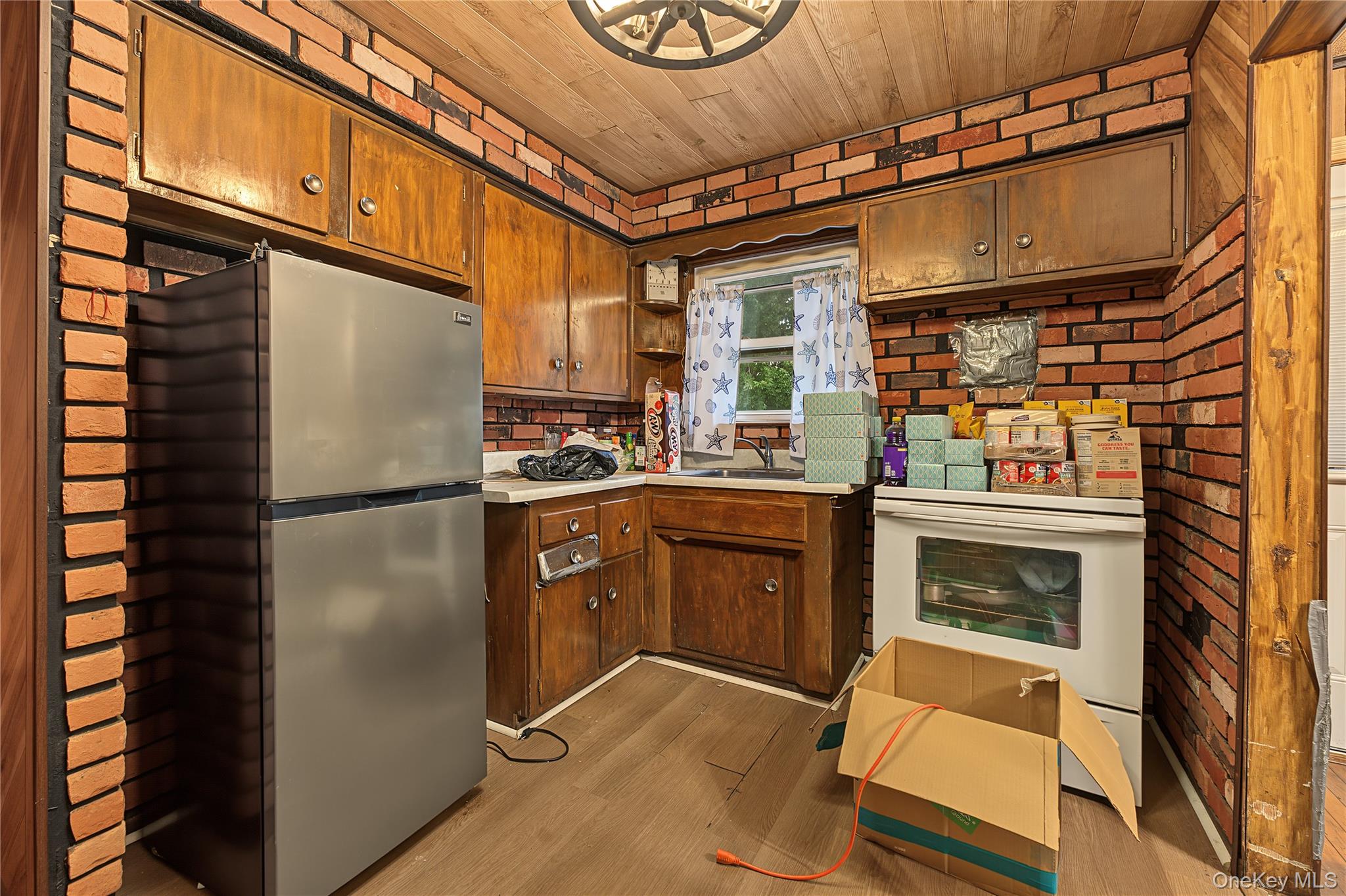 702 Partridge Avenue – For Sale photo 6
