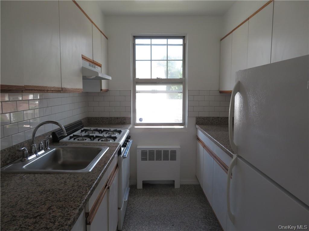 101 Carpenter Avenue, Unit E2 photo 7