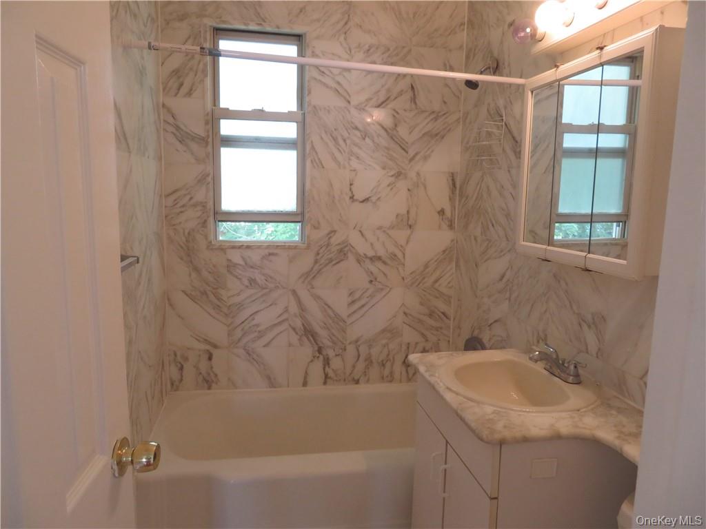 101 Carpenter Avenue, Unit E2 photo 18