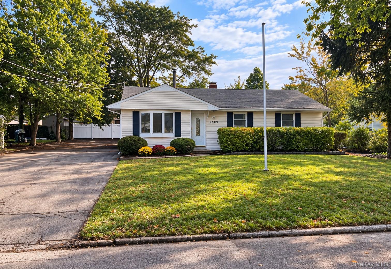 2909 Falcon Avenue – For Sale