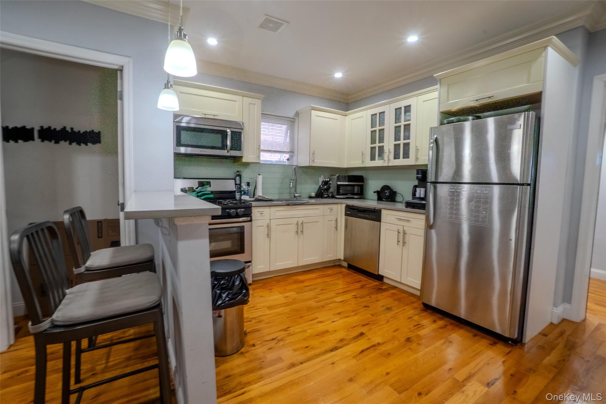 749 Vincent Avenue – For Sale photo 4