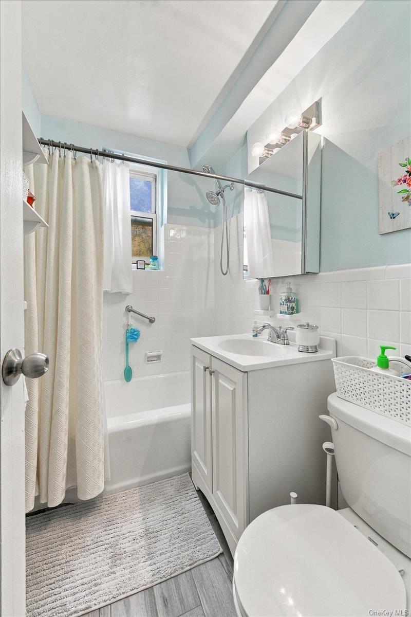 5621 Netherland Avenue, Unit 3D photo 8