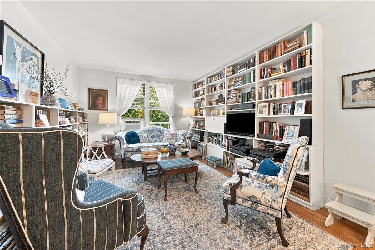 5621 Netherland Avenue, Unit 3D photo 2