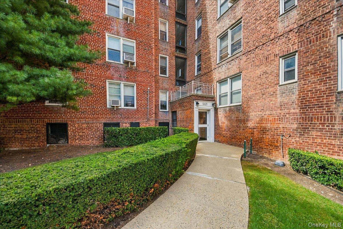 5621 Netherland Avenue, Unit 3D photo 17