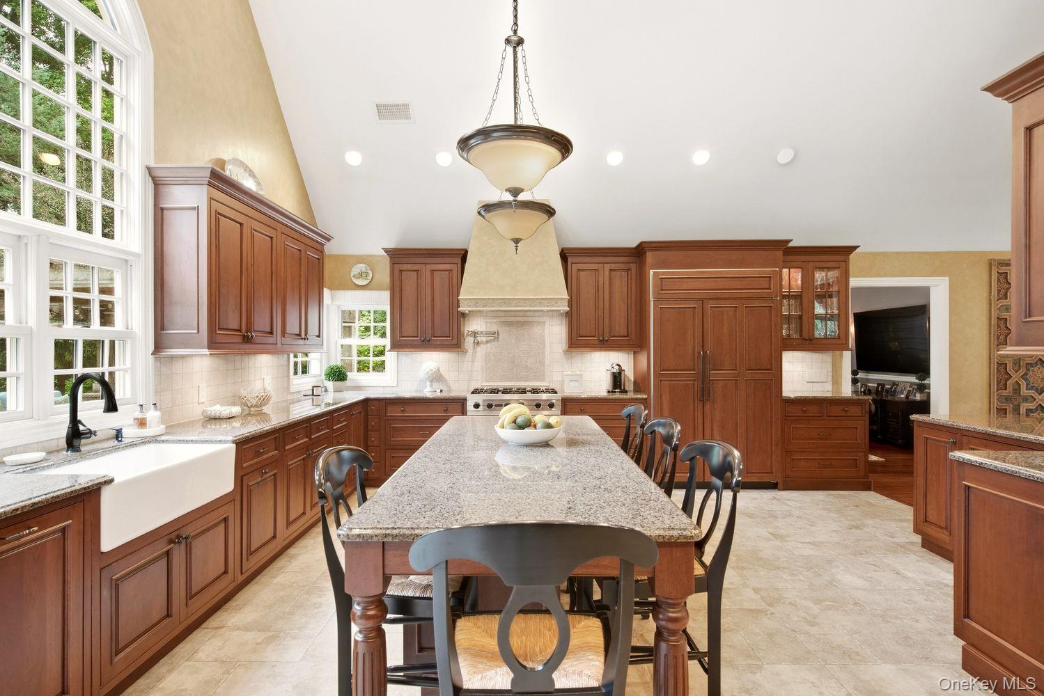 8 Fiddlers Green Drive – For Sale photo 6