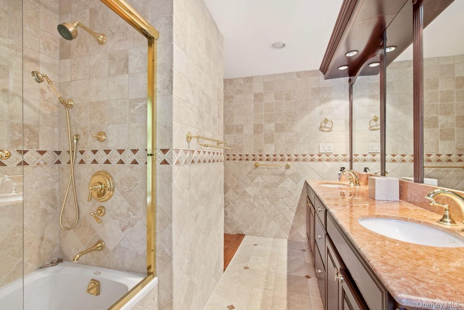 8 Fiddlers Green Drive – For Sale photo 16