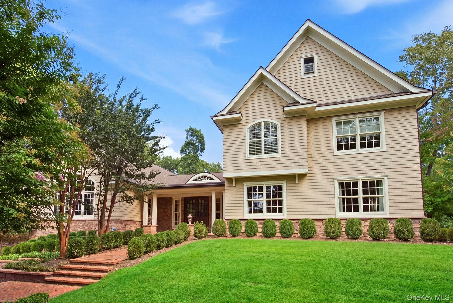 8 Fiddlers Green Drive – For Sale