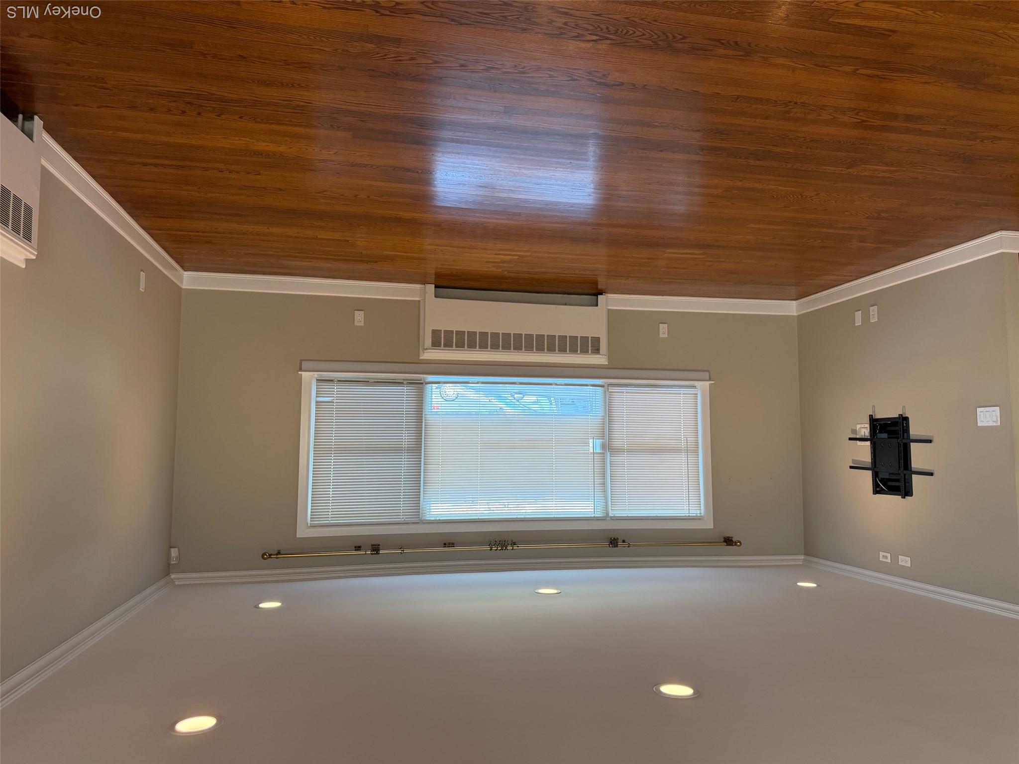 400 E Beech Street, Unit Main photo 8