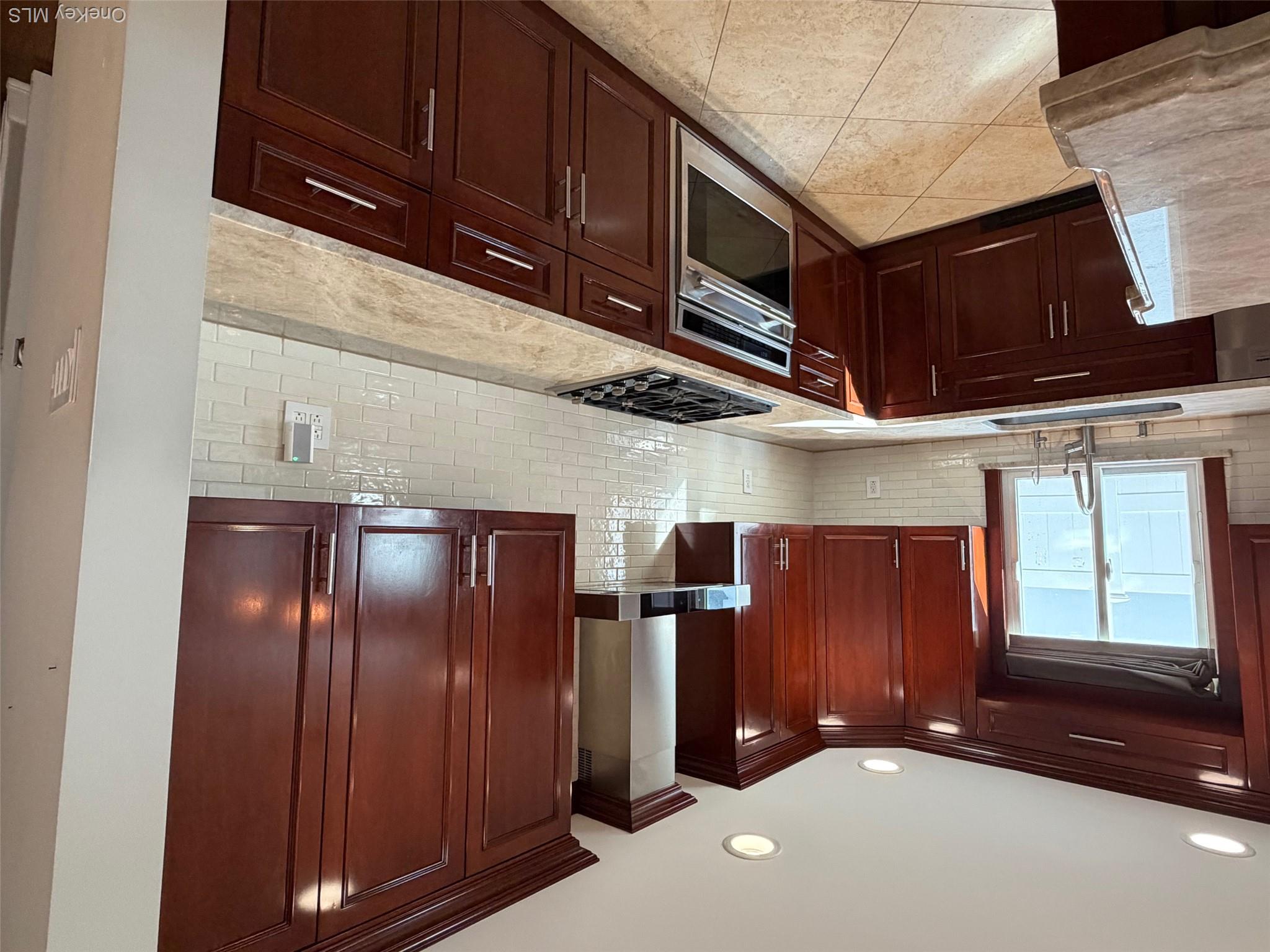 400 E Beech Street, Unit Main photo 4