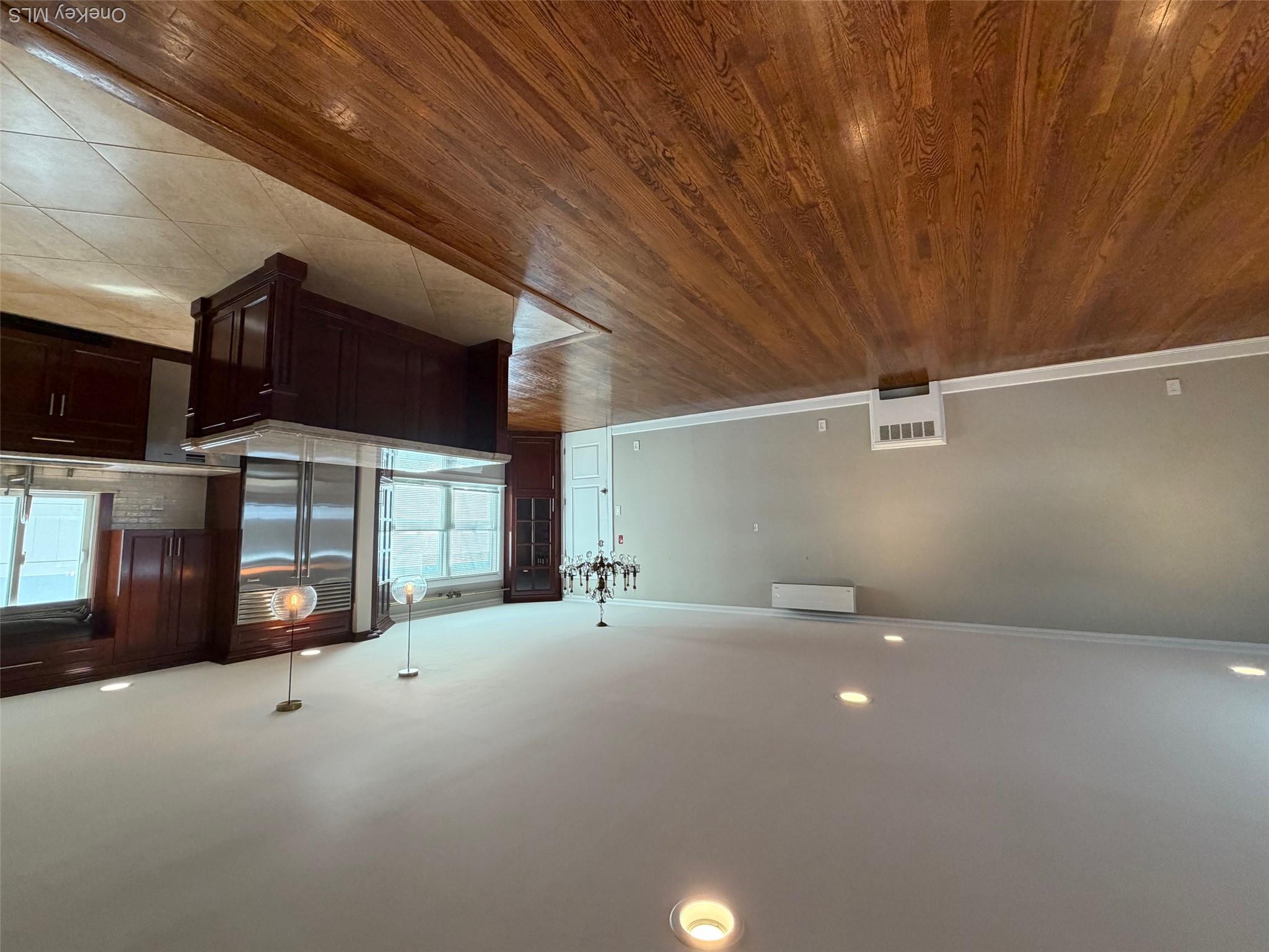 400 E Beech Street, Unit Main photo 9