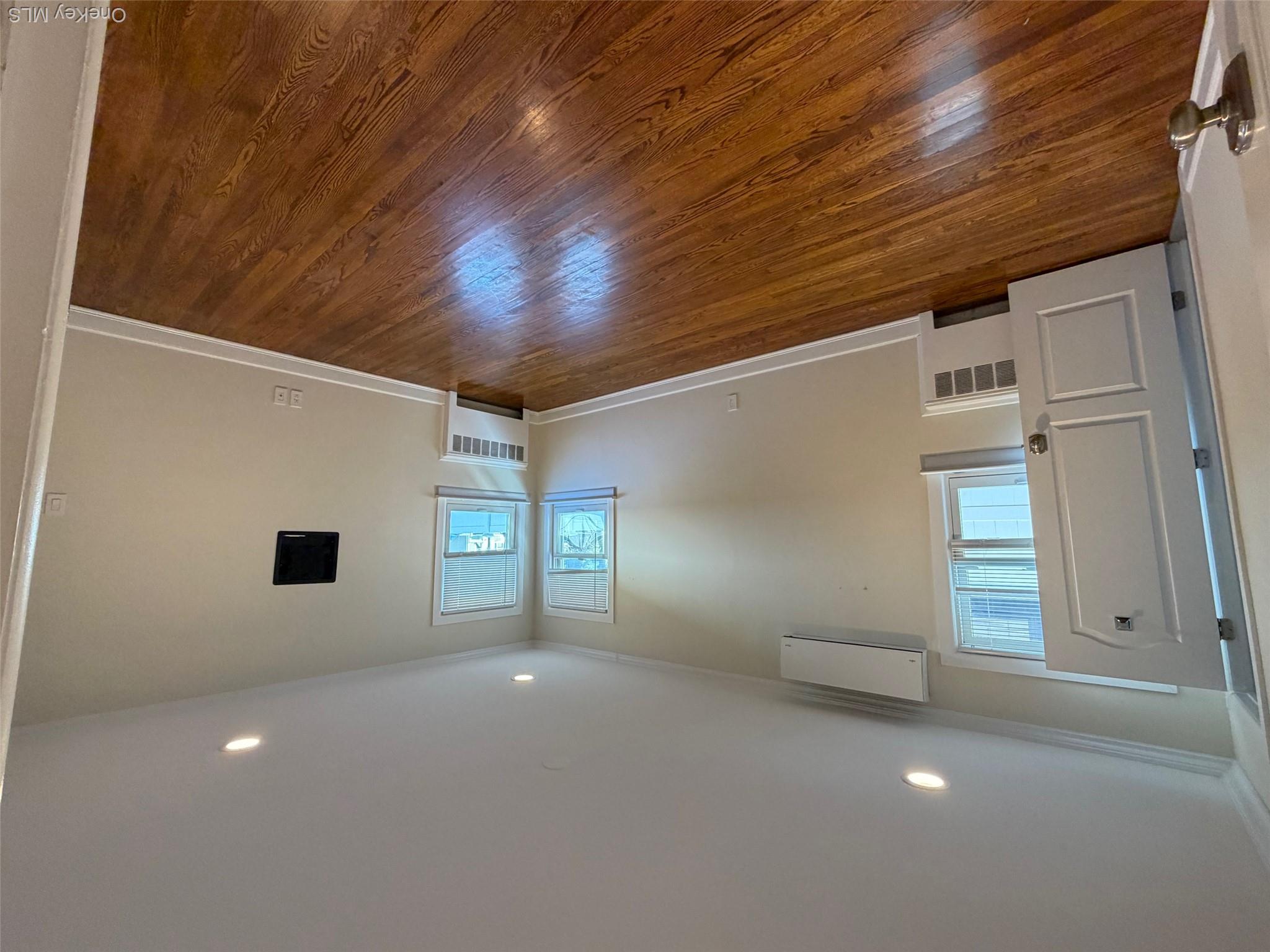 400 E Beech Street, Unit Main photo 13