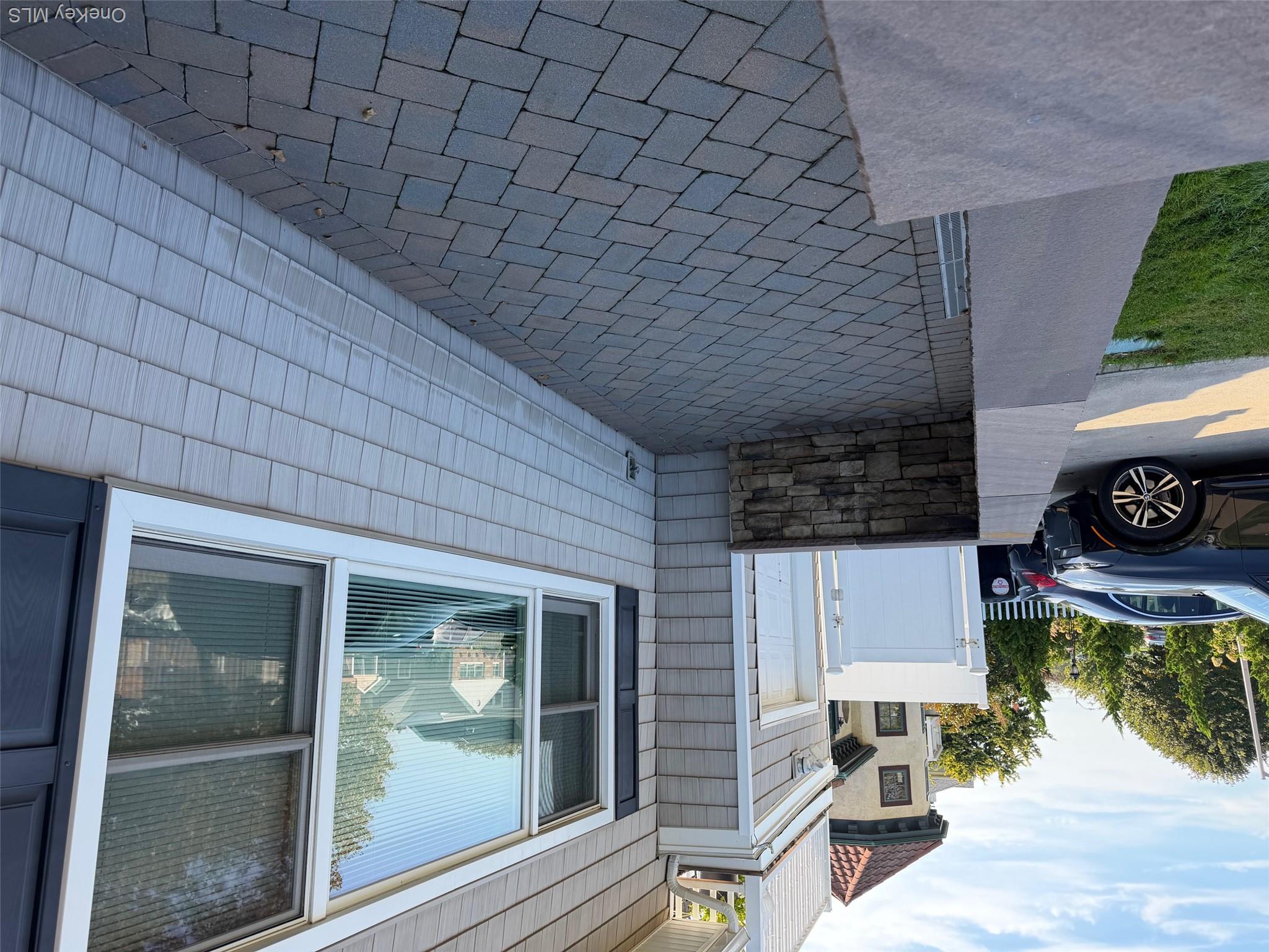400 E Beech Street, Unit Main photo 2